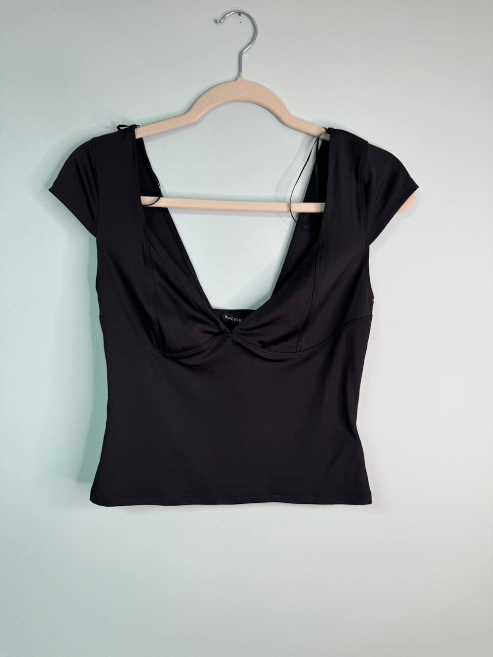 NWT! Sincerely Jules Sleeveless Plunge Top - Size Small - Black